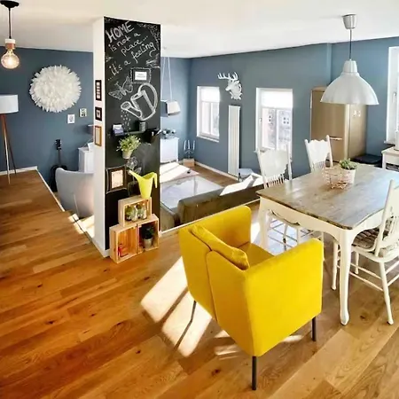 Stylish And Cosy In A Cultural Monument *